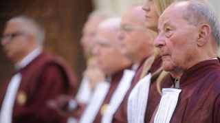 CCR a decis: Basescu, demis doar daca la referendum vor veni 9 milioane de votanti! Vezi cate voturi sunt necesare pentru ca presedintele sa fie schimbat!