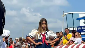 Alexandra Mazăre a făcut furori la Ziua Marinei într-o ținută inspirată din uniformele marinarilor
