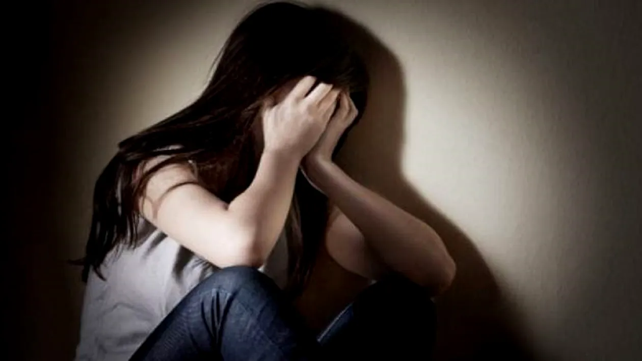 Tânără de 18 ani din Iași, abuzată în tren de un recidivist. Agresorul a fost condamnat la 2 ani și 6 luni de închisoare