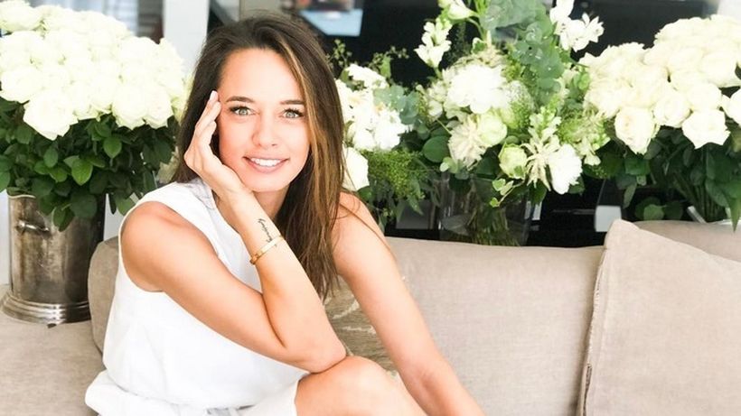 El e iubitul misterios? Andreea Raicu, imagini în ipostaze tandre alături de un bărbat la petrecerea aniversară de 40 de ani