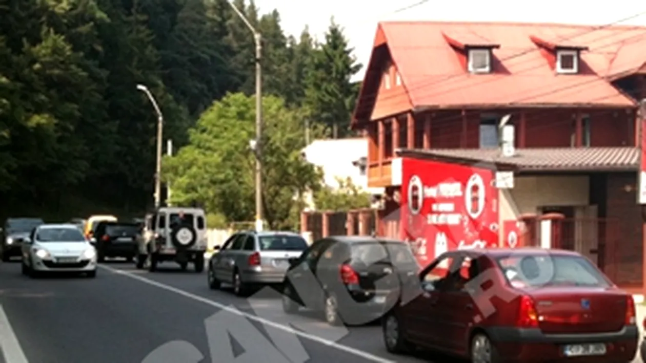 Coloane de masini de cativa kilometri pe DN 1, in statiunile de pe Valea Prahovei