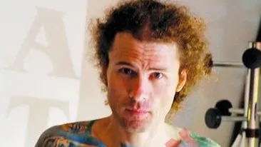 Si-a facut tricou permanent cu Iron Maiden!