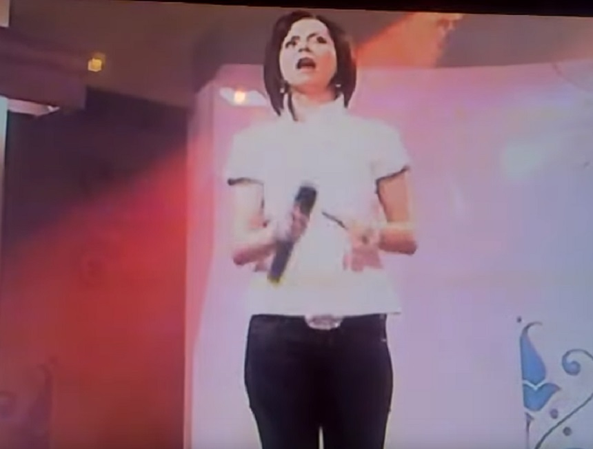 Cum arăta Inna, la debutul muzical. Fanii o acuză că s-a transformat într-un băiețel!