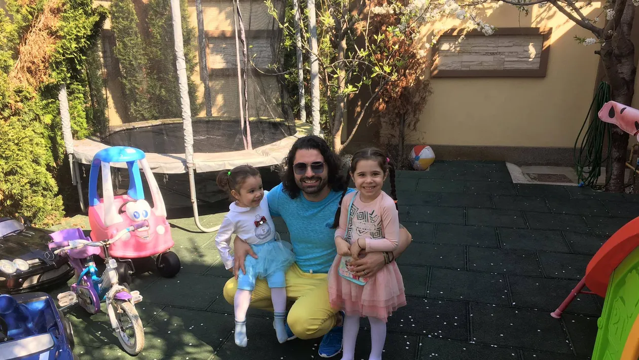 Rosa şi Maria, fetiţele lui Pepe, spectacol în apartament. Teroristele!