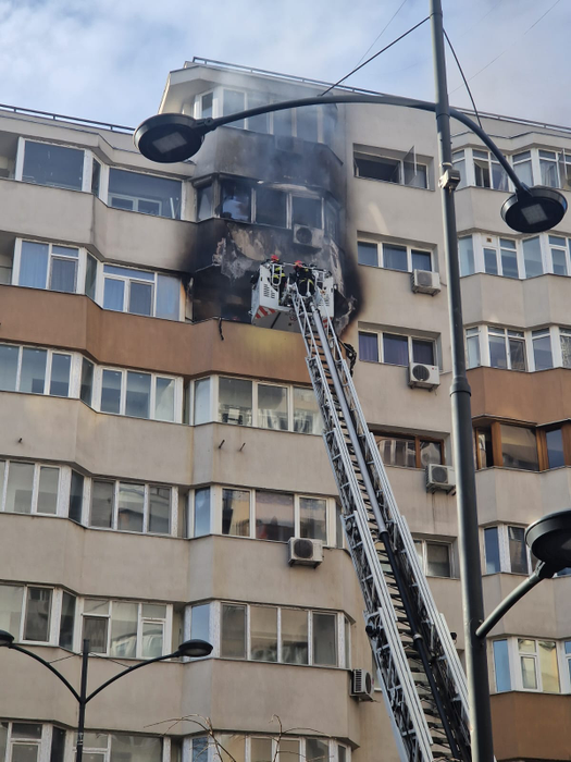 Incendiu pe Calea Dorobanți din București, chiar lângă ambasada Turciei. Un apartament s-a făcut scrum