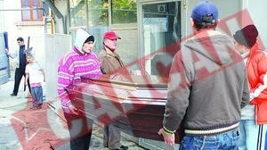 Ucisa cu bestialitate de fiul schizofrenic