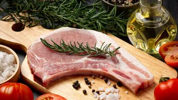 Pericol alimentar înainte de Crăciun! Carnea din piețe, infectată cu salmonella