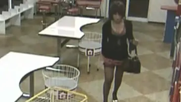 VIDEO Dilema! Hotul de chiloti din imagini este barbat sau femeie?