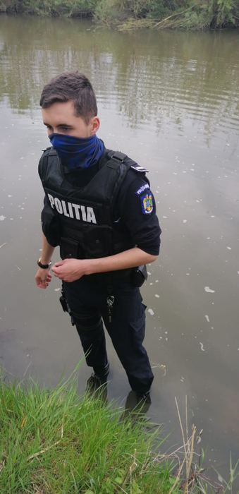 Doi polițiști din Mureș au salvat de la înec o femeie care a încercat să se sinucidă