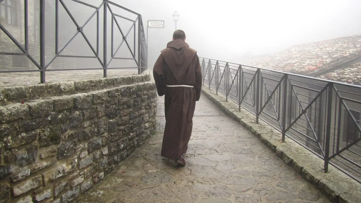 Un bărbat de 70 de ani a dat buzna în spital, spunând că este profet. Ce au aflat polițiștii a șocat pe toată lumea