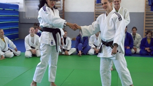 DJ Wanda ia lectii de judo de la campioana Alina Dumitru