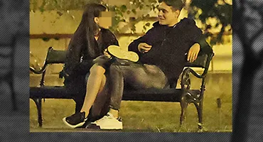 La ”vrăjeală” pe băncuță, în miez de noapte! Aris, fiul Andreei Esca, ”furat” de o puștoaică în Herăstrău