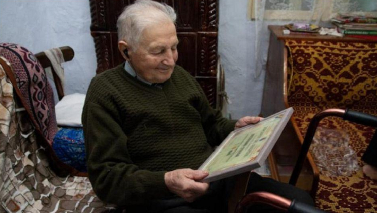 El este românul care trăiește de 80 de ani cu un glonț lângă inimă. Povestea care a făcut înconjurul lumii