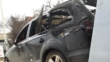 Un tânăr din Dolj s-a trezit cu mașina incendiată. Îl bănuiește pe fostul iubit al concubinei sale