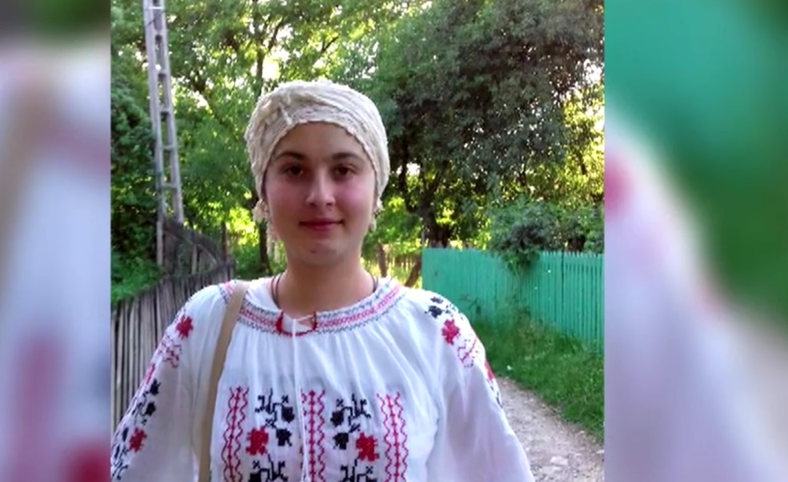 FOTO / Gestul ei i-a făcut pe mulţi să izbucnească în plâns! Ce i-a dăruit Simona Gherghe unei adolescente care suferă de o boală teribilă