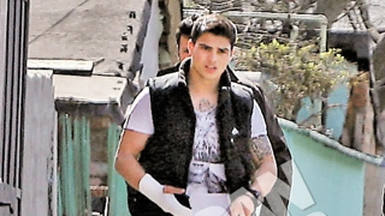 Amantul Sylviei a cunoscut razbunarea lui Andrei de la Alb Negru? Cu mana in ghips, la o zi dupa anuntul divortului