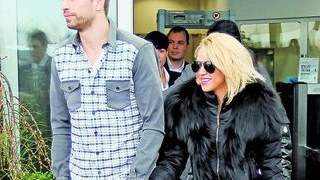 Shakira, de manuta cu Gerard Piquein Elvetia "Loca" dupa barbatul ei