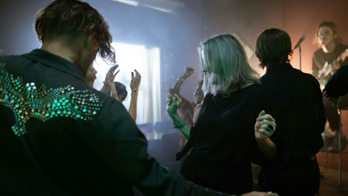 Ești „pasăre de noapte”? Iată la ce riscuri de sănătate te expui