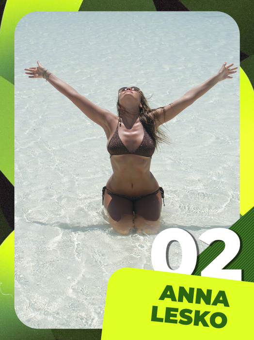 Top 40 sexy vedete în patru labe! Rar vezi așa ceva! Laura Cosoi, Andreea Mantea, Lora și Bianca Drăgușanu, îngenuncheate!