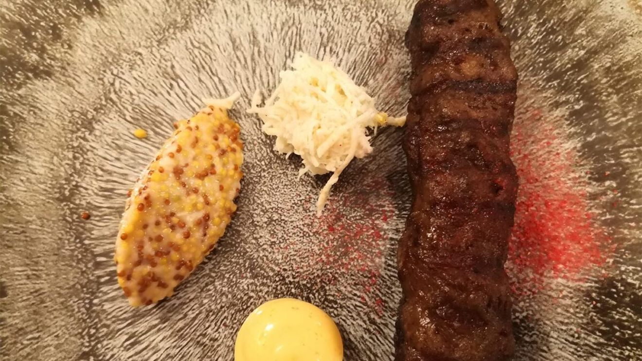 Cei mai scumpi mititei din România. Unde se găsesc și din ce sunt făcuți, de fapt