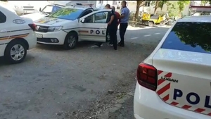 Un bărbat din Olt a fost reținut de polițiști după ce a tâlhărit un bătrân și l-a abandonat pe un câmp | VIDEO