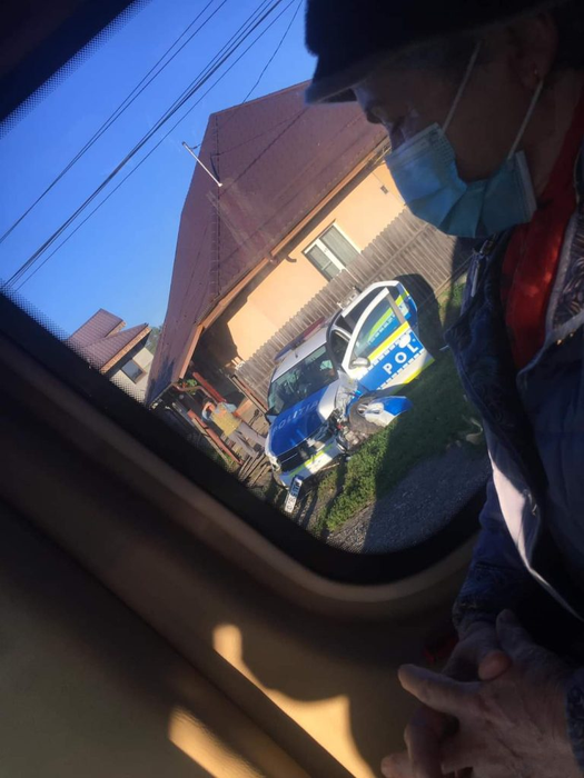 Echipaj de poliție în misiune, implicat într-un accident la Buhuși. Trei persoane au fost rănite