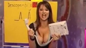 ”Să sune telefonul!” Prezentatoarea a reapărut în plină criză a coronavirusului, iar păcăleala TV continuă: ”De ce nu stați acasă ca să sunați? Nu vreți să cîștigați?”