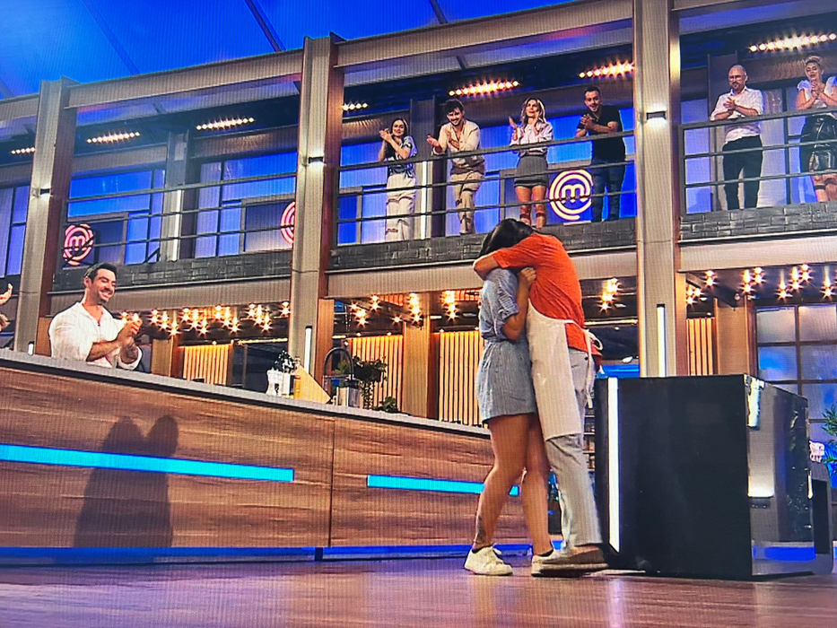 Sebi își cere iubita în căsătorie, în platoul MasterChef. Sursă foto: Voyo