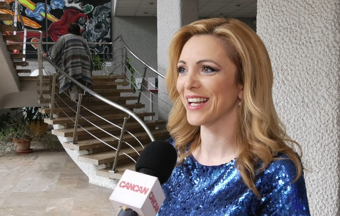 Cum a ”lovit” Andreea Bălan la noua emisiune a TVR, Vedeta familiei, unde este jurată! “Vorbește mult și…” Moderatoarea a dat din casă: a spus TOT!