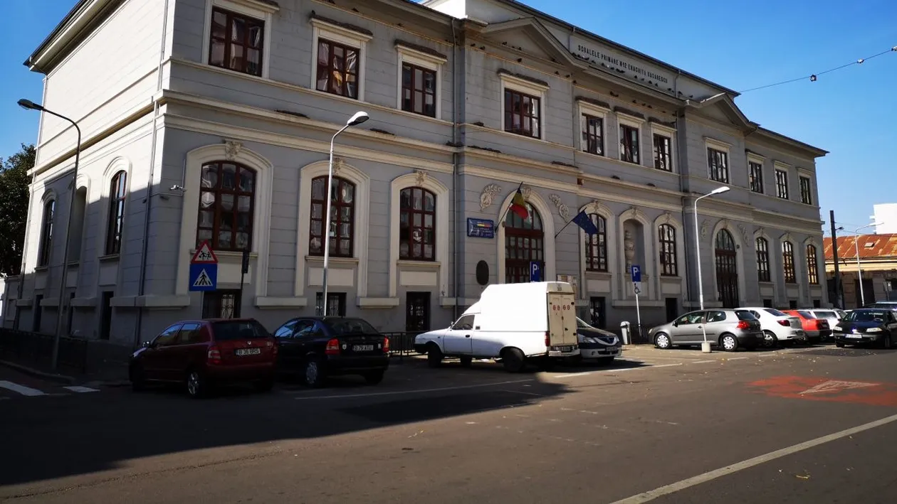 Incident șocant într-o școală din Capitală. Un elev de 12 ani a băut cola cu dezinfectant