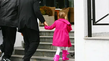 VIDEO Moni a fost la un pas sa rateze o noua intalnire cu Irinuca! Vezi ce s-a intamplat!