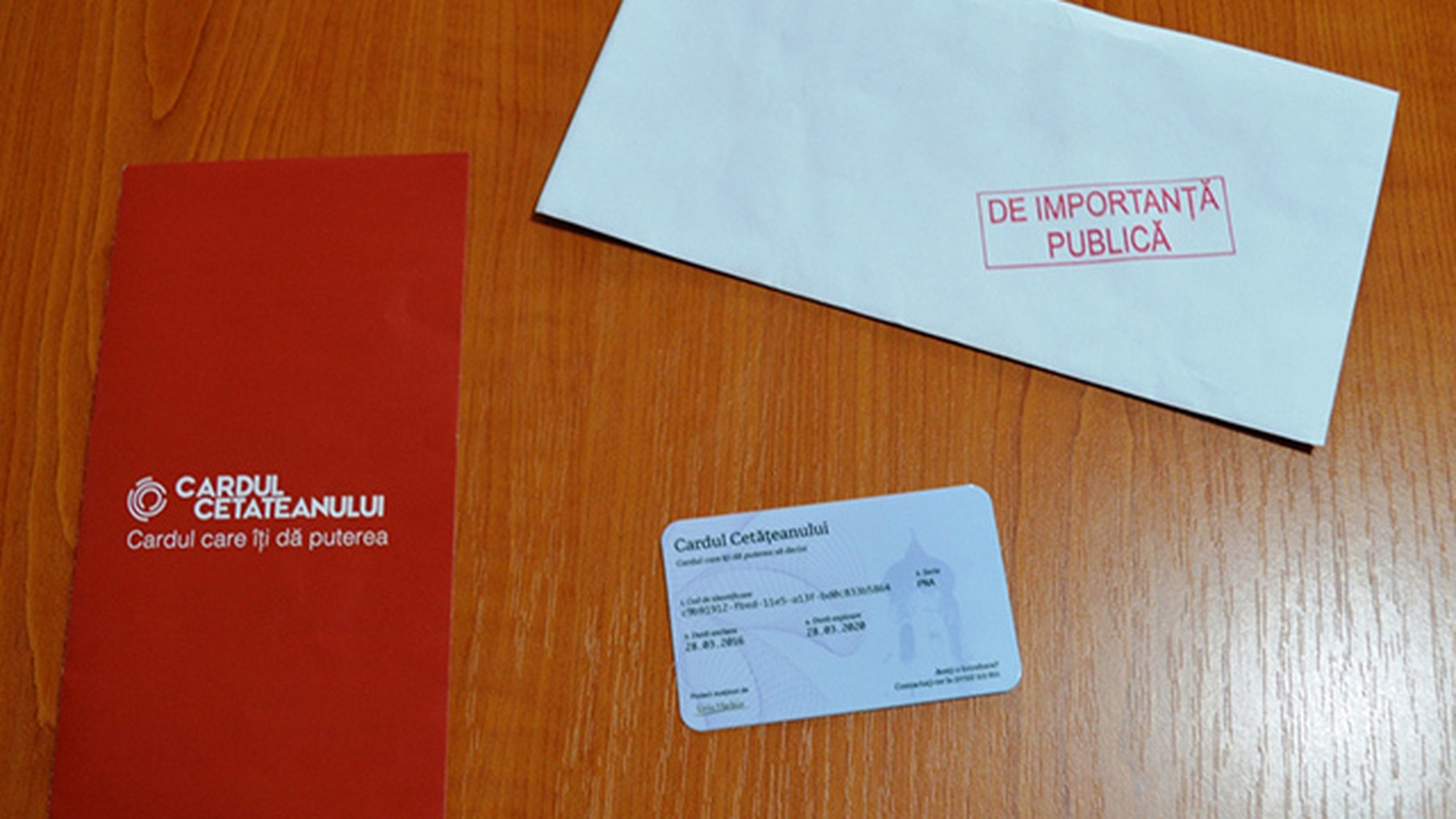 Cea mai amuzantă pomană electorală! Un candidat a împărţit carduri de discount pentru... mormântul lui Arsenie Boca!