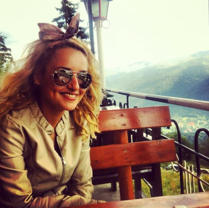 Îți mai aduci aminte de Simina Costea, fosta soție a lui What’s Up? În ce țară s-a mutat după divorțul de artist și cum arată acum