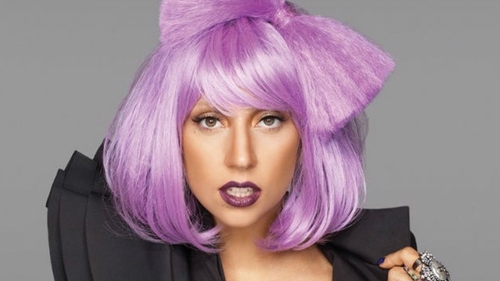 Lady Gaga, aparitie SOC la premiile Oscar! S-a imbracat si coafat ... normal! Nu ai mai vazut-o niciodata asa