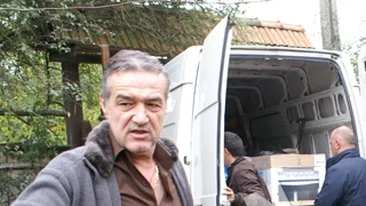 Gigi Becali a cumparat o casa pentru o familie cu sapte copii: „Ii dau bani lunar ca sa mai faca si alti copii! O echipa de fotbal cu rezerve