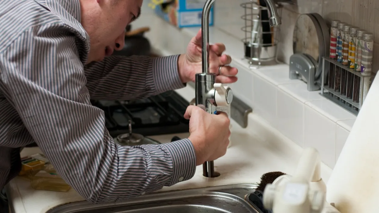 Ce salariu are un electrician sau un instalator în 2025, conform REGES/REVISAL