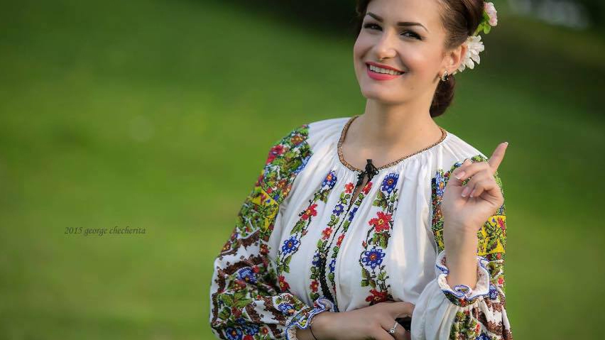 O cântăreaţă cunoscută din România a recunoscut:„Am avut păduchi...”