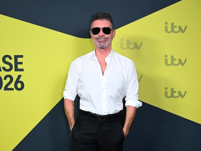 Simon Cowell, operat din nou la spate la șase ani după accidentul care aproape l-a lăsat paralizat. Avertismentul unui medic