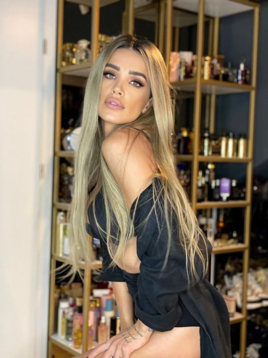 Adelina Pestrițu, schimbare radicală de look. Cum arată blondă și cu părul lung: ”Vreau părerea voastră!”