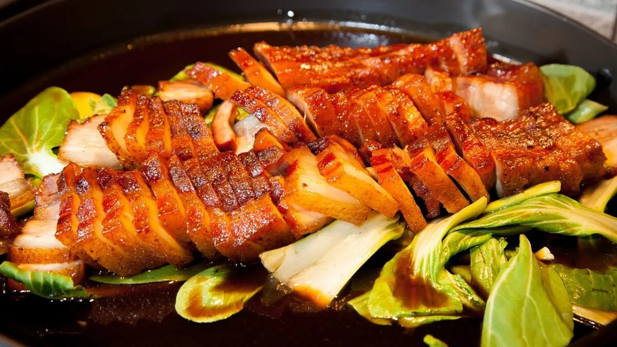 De necrezut ce a găsit o tânără din Cluj, în mâncarea servită la un restaurant celebru. A rămas mască