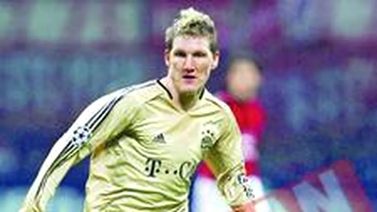 Schweinsteiger, cu negru pe unghii