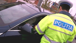 Un șofer a bătut doi polițiști care-l urmăriseră până acasă!