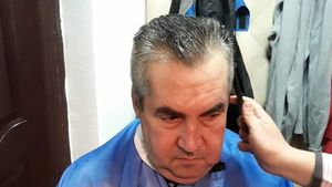 Nu e banc! Câți lei costă un tuns pe vreme de izolare. Acești frizeri vin la domiciliul tău în București și în alte orașe din România