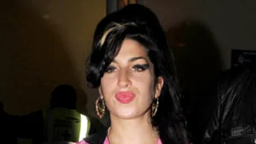 Amy Winehouse si-a marit si  buzele?