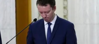 VIDEO | Siegfried Mureșan, prins cu „copiuțe”. Premierul desemnat promite salarii și pensii mai mari, dar nu știe ce valoare au salariul minim și pensia minimă în România. Cum s-a încurcat complet la rata inflației