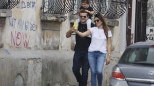 VIDEO EXCLUSIV! E multimilionară şi celebră în America! Am filmat-o la Bucureşti cu fetiţa de 2 ani & soţul ucrainean! Imagini fabuloase…