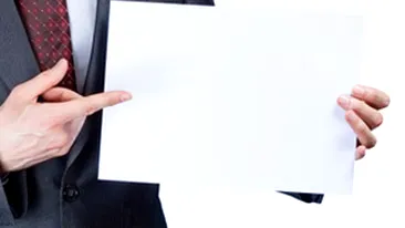 A iesit pe strada cu o pancarta: Dati-mi un job, va rog si si-a gasit loc de munca!