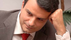 Era idol intre femei, dar a ajuns de nerecunoscut! Vezi ce burta a facut unul dintre cei mai faimosi prezentatori TV de la noi