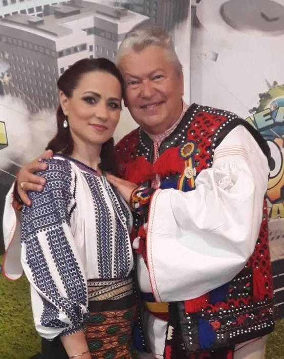 Nicoleta Voicu, iubita lui Gheorghe Turda, în minijup și tocuri cui!