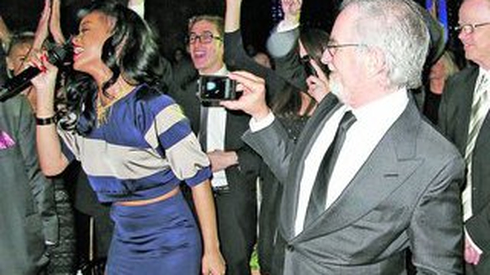 Senzuala Rihanna a facut show. A cantat pentru Steven Spielberg